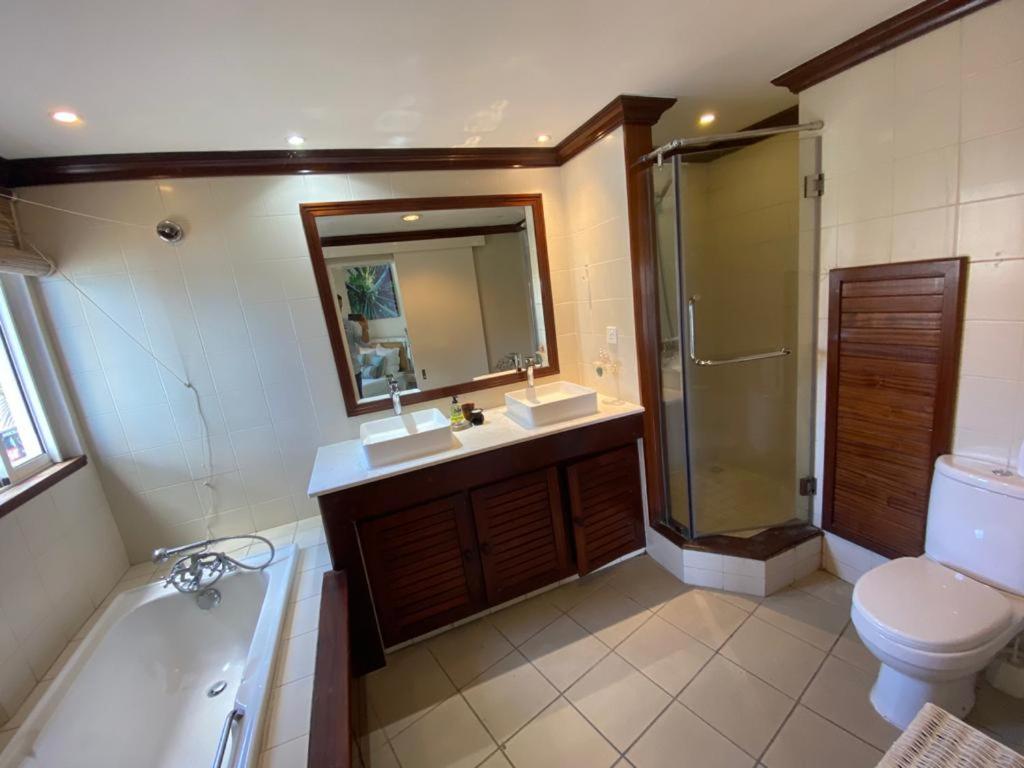 Grand Baie Beach Penthouse Екстериор снимка
