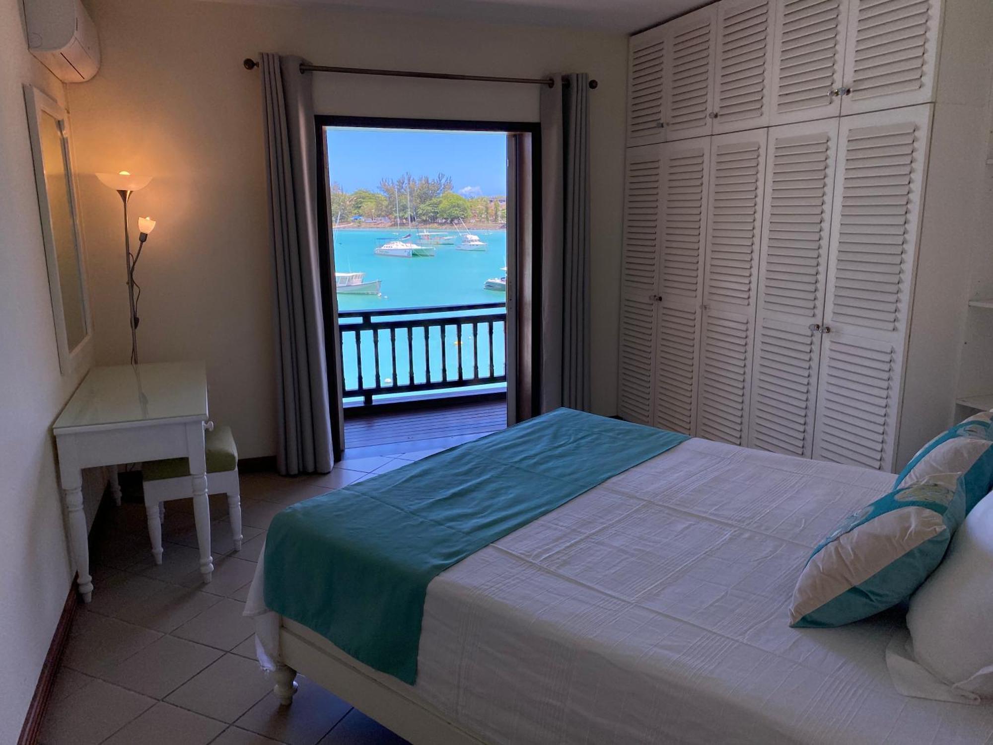 Grand Baie Beach Penthouse Екстериор снимка
